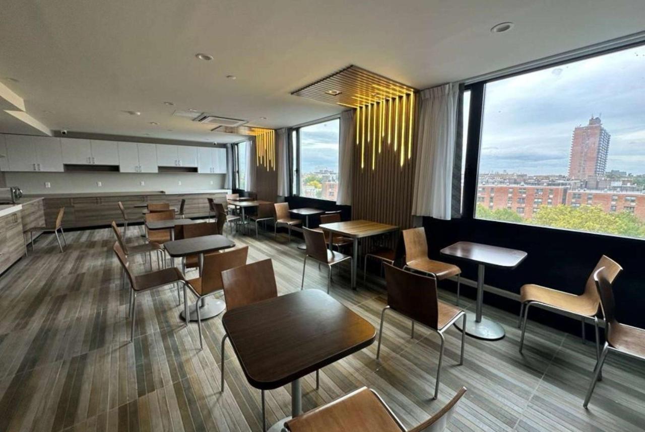 Days Inn By Wyndham Brooklyn Eastern Parkway New York Eksteriør bilde