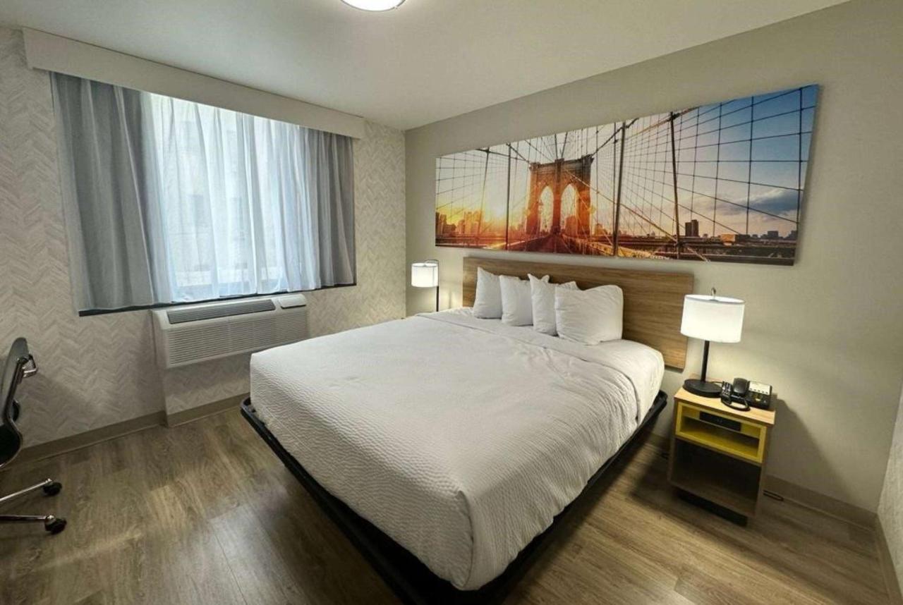 Days Inn By Wyndham Brooklyn Eastern Parkway New York Eksteriør bilde